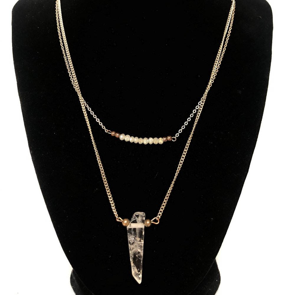 Pretty crystal + faceted stone on goldtone chain!